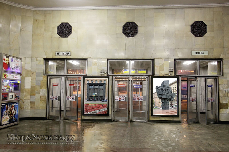  Станция метро "Автозаводская". Аванзал южного вестибюля.