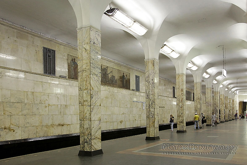  Станция метро "Автозаводская". Станционный зал. Высокие стройные колонны раскрываются лепестками благородных Лилий поддерживая ажурный свод. 