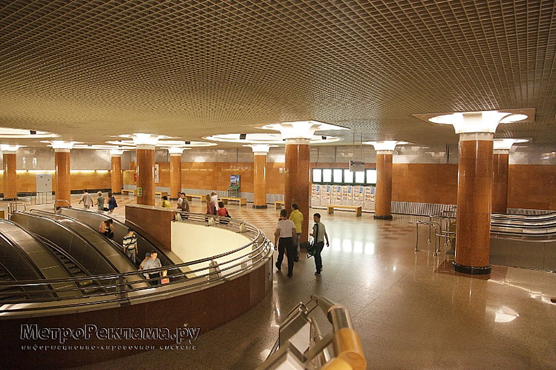 Станция метро "Парк Победы". Аванзал подземного вестибюля станции.