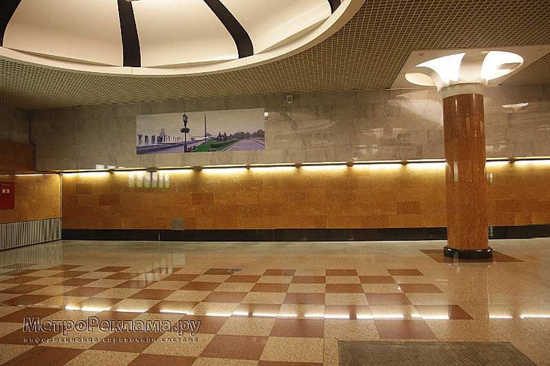Станция метро "Парк Победы". Аванзал подземного вестибюля станции. Оригинальные светильники.