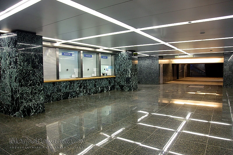 Станция метро "Славянский бульвар" кассовый зал западного подземного вестибюля.