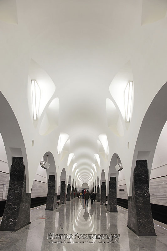 Станция "Волоколамская" Свод станционного зала высотой 8,1 метра впечатляет. 