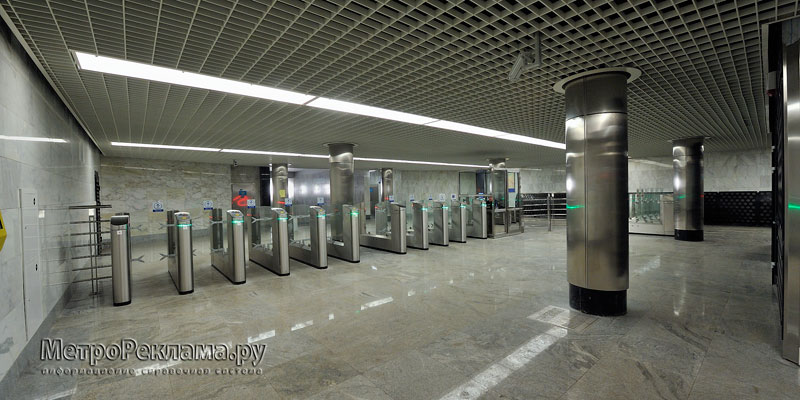 Станция "Пятницкое шоссе". Южный подземный вестибюль. Турникеты по входу пассажиров на станцию.