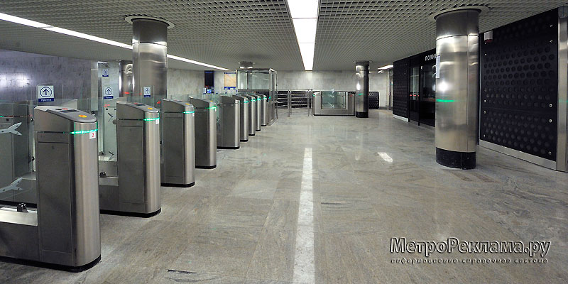 Станция "Пятницкое шоссе". Южный подземный вестибюль. Турникеты по входу пассажиров на станцию.