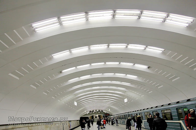  Станция метро "Бабушкинская". Станция метро "Бабушкинская". Оптимальноерасположение светильников и форма станционного свода создают ощущение простора и обилие пространства.