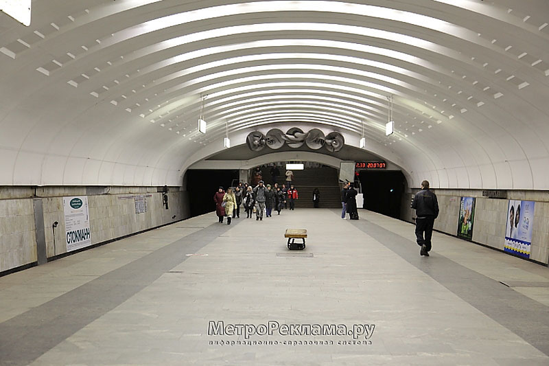 Станция "Бабушкинская". Станционный зал. Южный вестибюль, выход в город. 