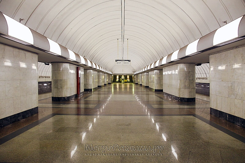 Станция метро "Дубровка". Панорама центрального станционного зала. Лаконичность и совершенство линий.