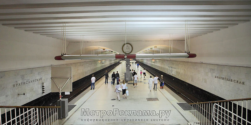 Станция "Братиславская"  Перспектива станционного зала с балкона южного подземного вестибюля. .