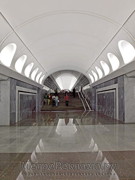 Станция "Достоевская" Станционный зал. Выход в город.