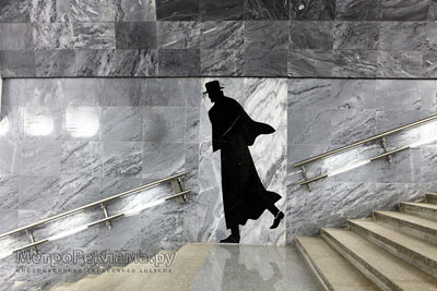 На боковых лестничного схода герои произведений Ф.М.Достоевского.