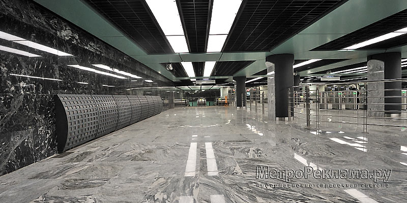 Станция "Зябликово"  Аванзал подземного вестибюля по входу пассажиров от  ст. "Красногвардейская" Замоскворецкой линии.