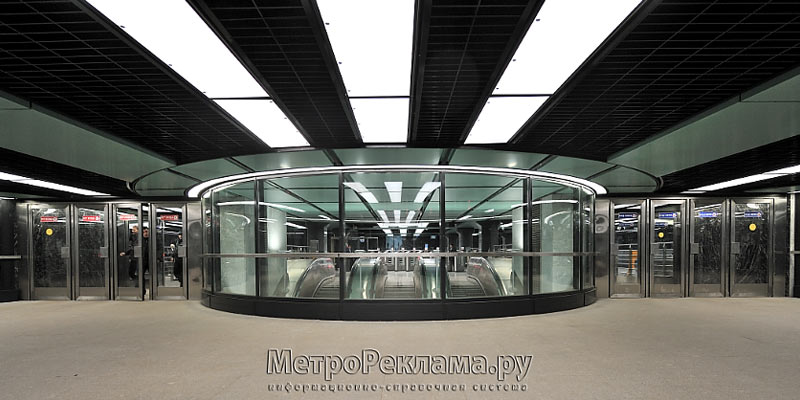 Станция "Зябликово"  Вид из кассового зала на аванзал подземного вестибюля по входу пассажиров на станцию.